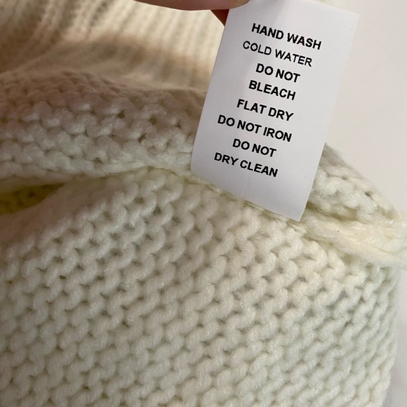 Andthewhy Silver leopardCheetah print sweater with balloon sleeve. Oversized fit - Picture 11 of 16